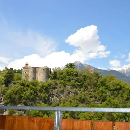 Moderne Mit Balkon Und Pool By Interhome