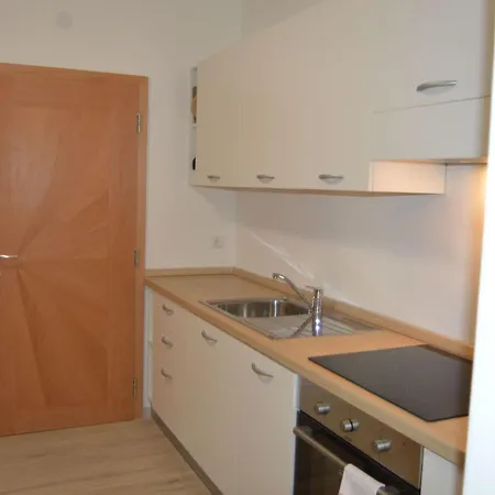 Moderne Mit Balkon Und Pool By Interhome * ميرانو