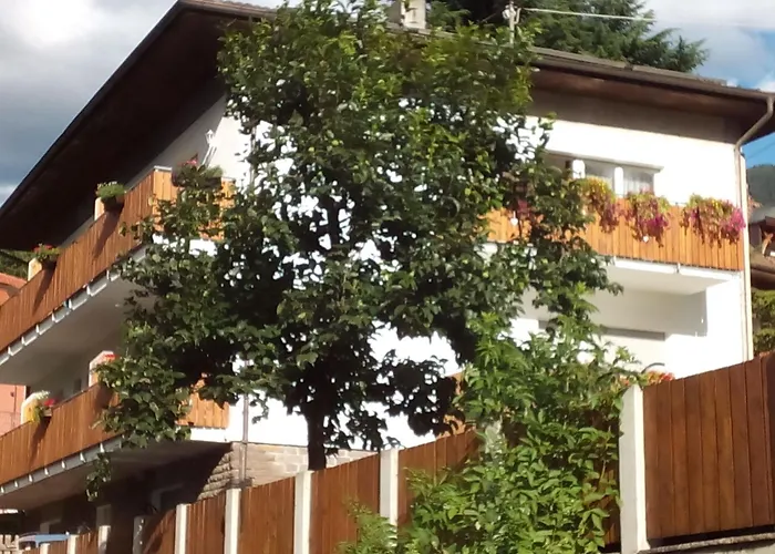 Moderne Mit Balkon Und Pool By Interhome