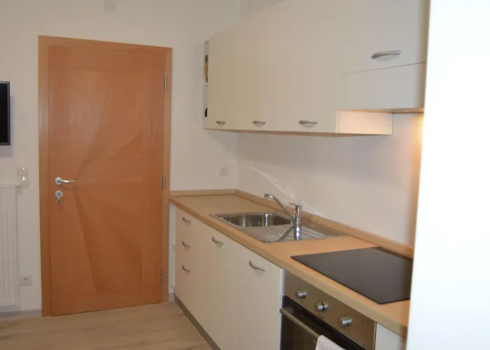 Moderne Mit Balkon Und Pool By Interhome * מראנו